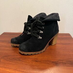 UGG Calynda Heeled Booties womens 7 Black Suede Lace up